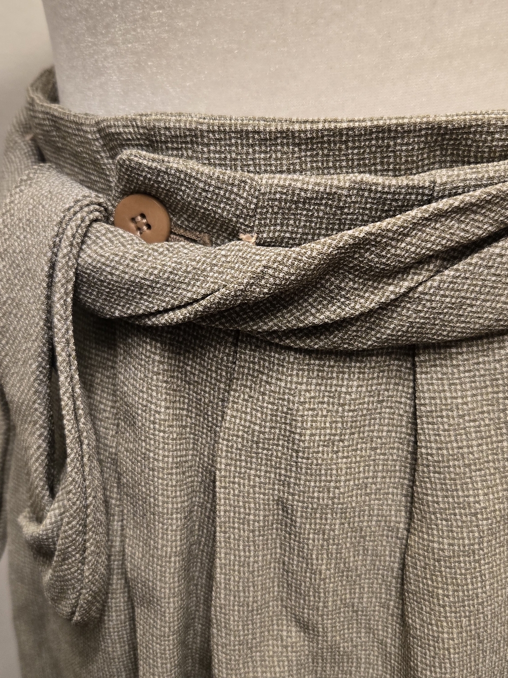 Giorgio Armani High-Waist Textured Wrap Skirt in Light Gray - Picture 4 of 10